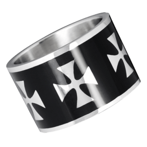 Bague Croix de Malte sur Fond Noir