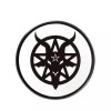 Ajoutez un décor diabolique à votre crypte. Ce dessous de verre Baphomet montrera subtilement votre côté obscur...