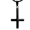 Pendentif croix inversée noire